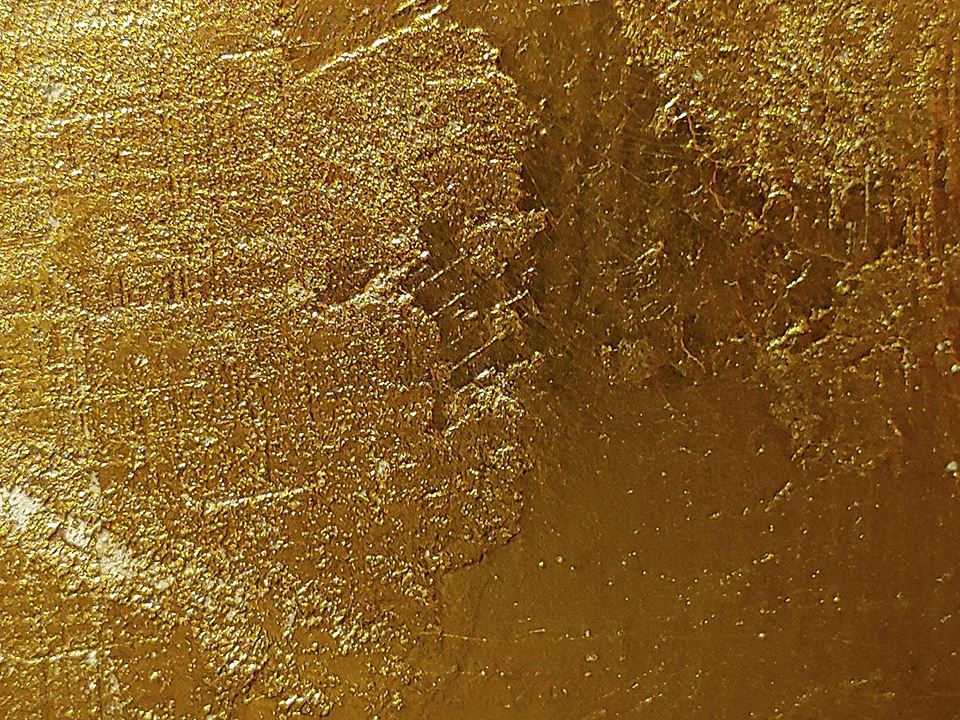 Heather Kapplow, a US-based conceptual artist who has been in residence at Index ( https://www.wortundwirkung.ch/ ) for January-February 2019, studying what luxury is, invites you to take a survey about luxury and to come and participate in her research in person before she leaves at the end of February.   In an effort to understand the emotional connections we have with the things we treasure most, you are invited to bring a treasured object or souvenir to Kulturfolger on February 27 at 8pm to discuss it with the artist, and have it photographed against a glamorous golden wall.  Gold is the standard. It's the reflection of the sun's light and warmth; an organic comfort that no one can deny without contortion; not to mention its connection to alchemy...   Give your most treasured object an opportunity to bask in the golden glow.